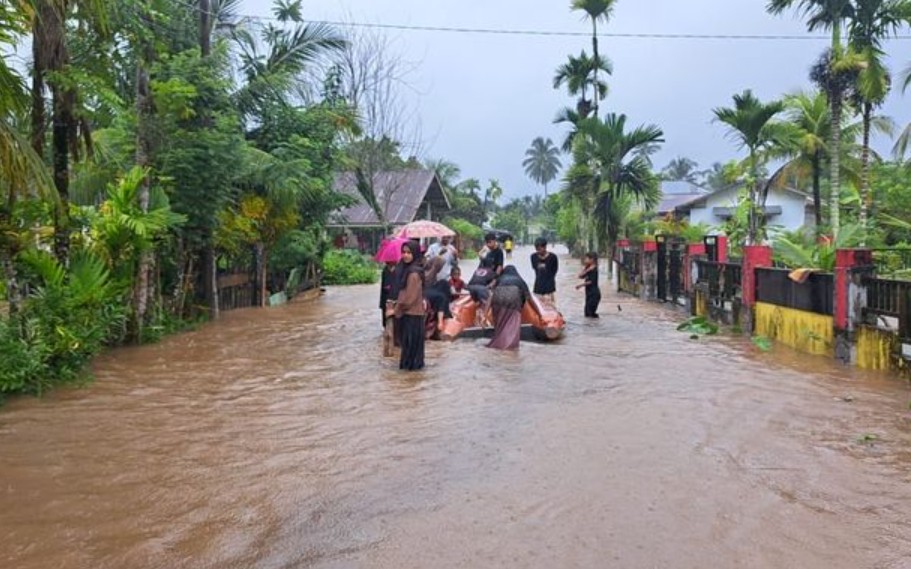 Aceh Jaya Dikepung Banjir: 642 Jiwa Terdampak, Akses Jalan Nasional via Geurutee Tertutup Longsor