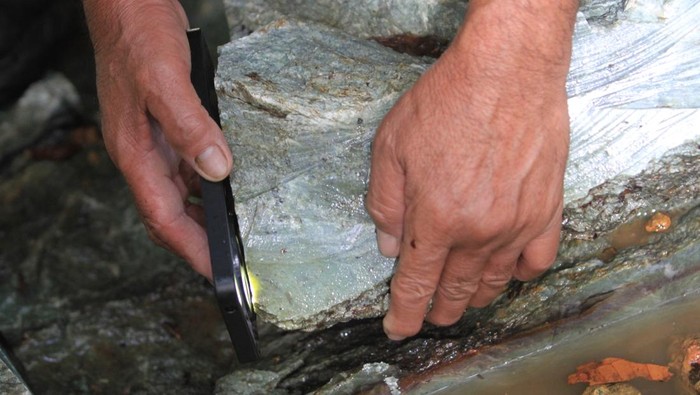 Warga Temukan Batu Giok Berkualitas di Aceh, Picu Antusiasme dan Harapan Baru bagi Penambang Lokal