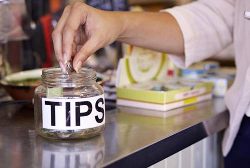 Ketika Uang Tip Jadi Bentuk Kebaikan Kecil yang Menghangatkan Hati