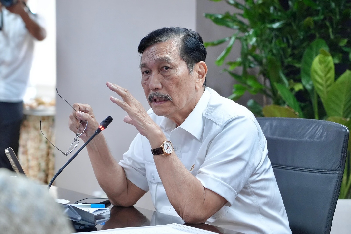 Utang Whoosh ke China Seabrek, Luhut: Sejak Awal Sudah Busuk