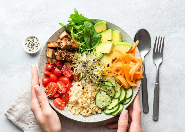 Pola Makan Sehat untuk Tingkatkan Imun: Rekomendasi Ahli Gizi agar Tubuh Tetap Kuat