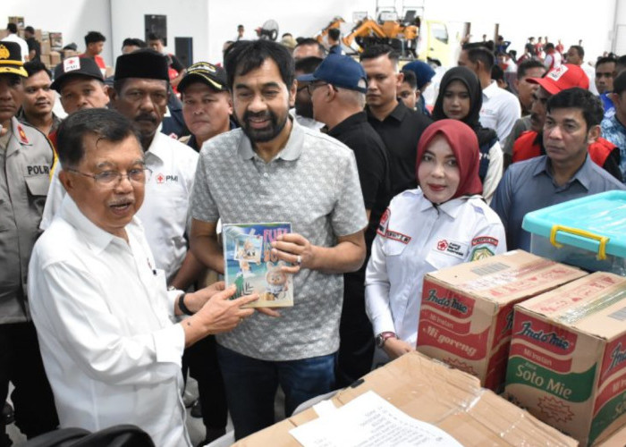 Jusuf Kalla dan Mualem Serah Terima Bantuan Kemanusiaan dari PMI di Aceh Utara