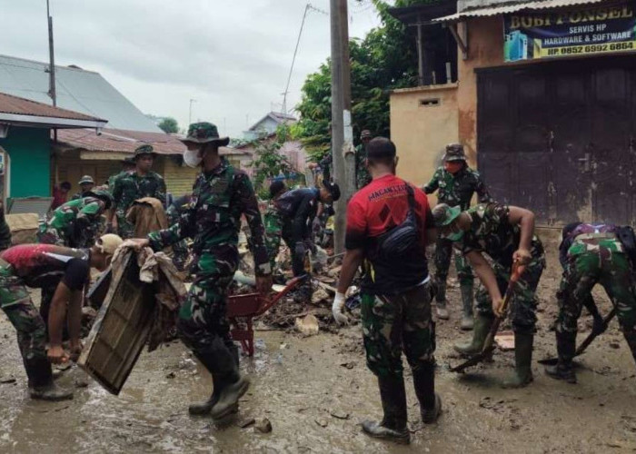 TNI Turun Tangan, Denyut Perekonomian di Pasar Kuala Simpang Dihudipkan Kembali