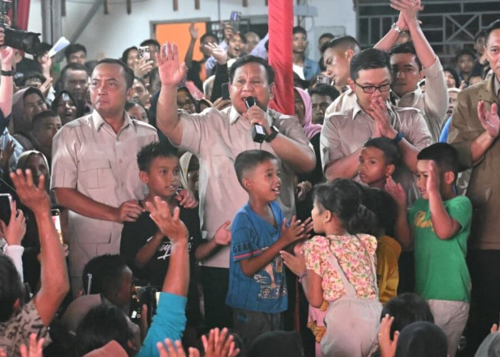 Kala Presiden Prabowo Rayakan Malam Tahun Baru di Lokasi Bencana