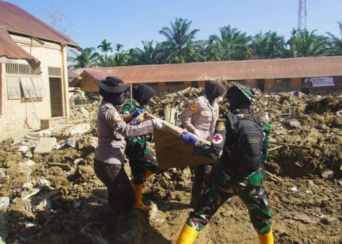 Mabes Kirim 283 Taruna Akpol ke Aceh Tamiang, Bantu Rekonstruksi Hingga Belajar Mengajar