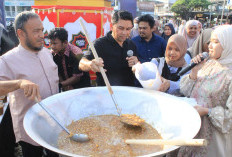 Dinkes Banda Aceh Bagi-bagi Takjil di Pekan Raya Ramadhan